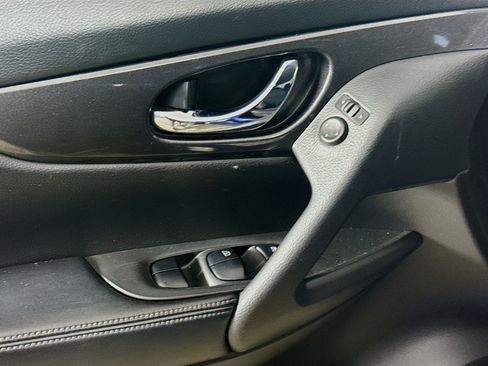 Used 2017 Nissan Rogue SV FWD image 24