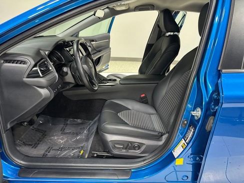 Used 2019 Toyota Camry SE w/ Carpet Mat Package FWD image 12