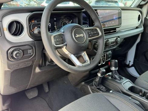 Used 2026 Jeep Wrangler Unlimited Sahara AWD/4WD image 13