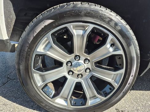 Used 2017 Chevrolet Silverado 1500 LTZ Z71 w/ LTZ Plus Package image 9