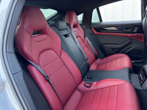 Used 2025 Porsche Panamera 4 w/ Premium Package image 46