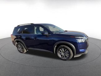 Used 2025 Nissan Pathfinder SV video 2