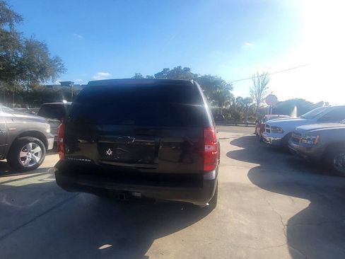 Used 2012 Chevrolet Suburban LT RWD image 21