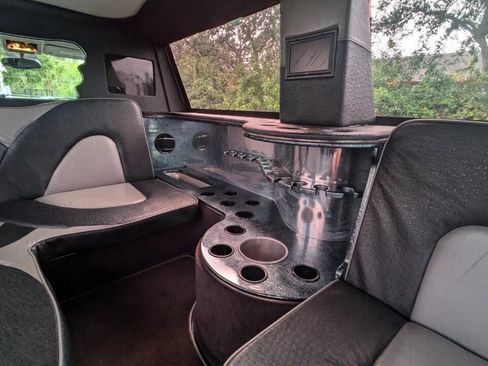 Used 2011 Chevrolet Suburban LS image 11