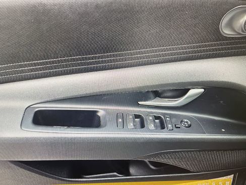 Used 2025 Hyundai Elantra Blue image 12