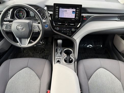 Used 2021 Toyota Camry LE image 10