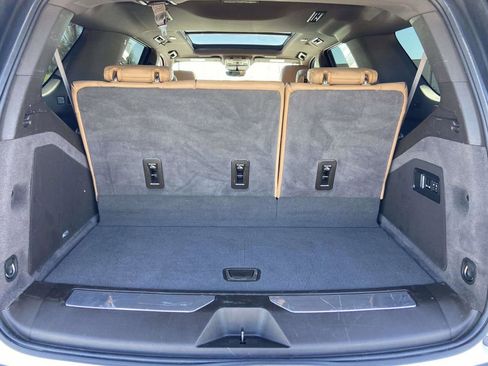 Used 2023 Cadillac Escalade Premium Luxury image 13