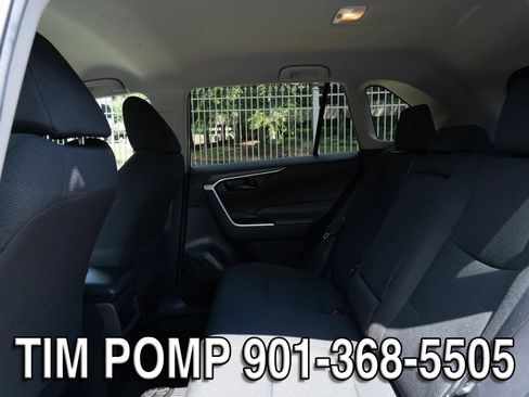 Used 2021 Toyota RAV4 LE FWD image 13