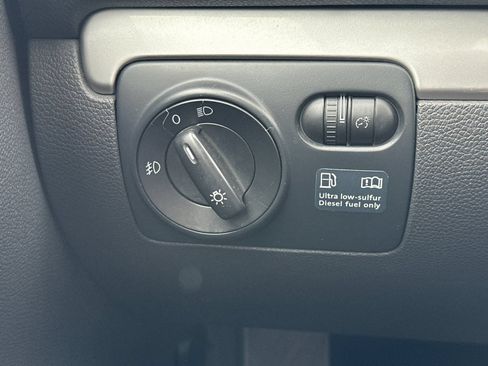 Used 2011 Volkswagen Golf TDI FWD image 28