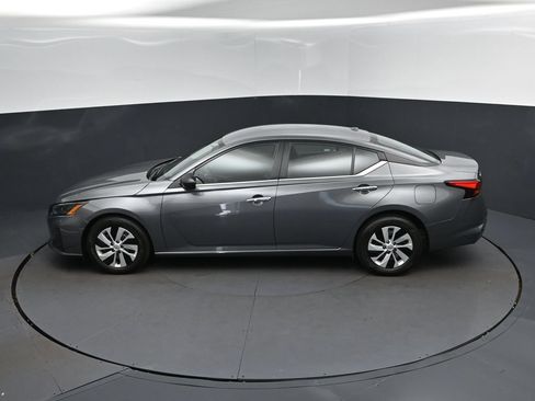 Used 2025 Nissan Altima 2.5 S FWD image 32