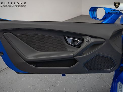 Used 2024 Lamborghini Huracan EVO image 35