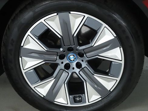 Certified 2025 BMW iX xDrive50 w/ Premium Package image 38