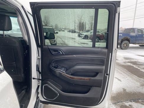 Used 2017 Chevrolet Suburban LT image 30