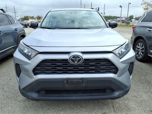 Used 2022 Toyota RAV4 LE image 3