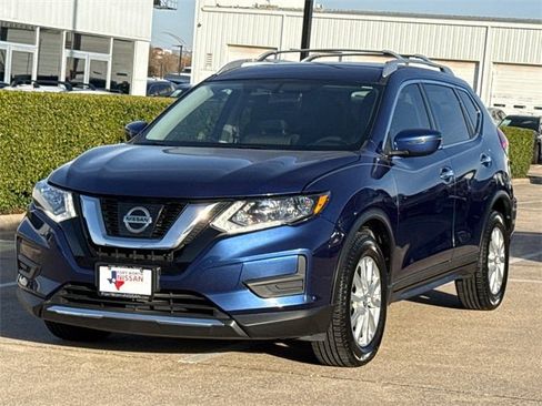 Used 2017 Nissan Rogue SV image 4