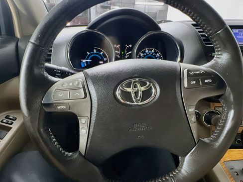 Used 2010 Toyota Highlander Limited w/ Extra Value Pkg 3 AWD/4WD image 18