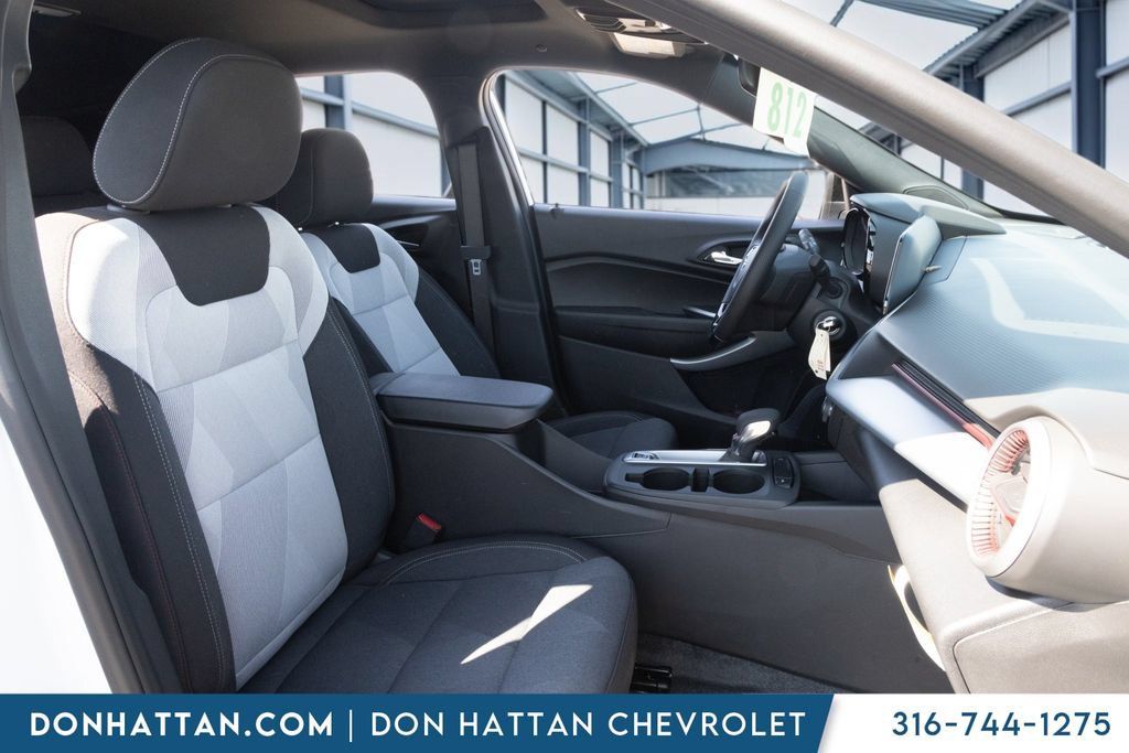 New 2026 Chevrolet Trax RS w/ Sunroof Package FWD image 20