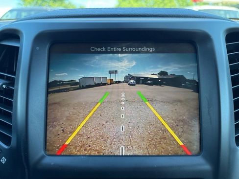 Used 2015 Jeep Cherokee Latitude FWD image 23
