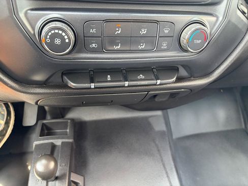 Used 2016 GMC Sierra 2500 4x4 Crew Cab w/ Sierra Convenience Package image 28