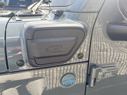 Used 2024 Jeep Wrangler Unlimited AWD/4WD image 13