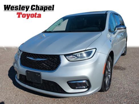 Used 2022 Chrysler Pacifica Limited FWD image 1