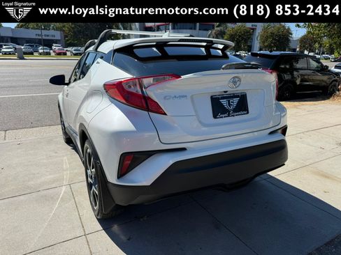 Used 2018 Toyota C-HR XLE FWD image 4