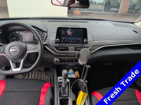 Used 2024 Nissan Altima 2.5 SV image 5