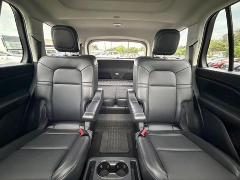 Used 2025 Lincoln Aviator 2WD image 24