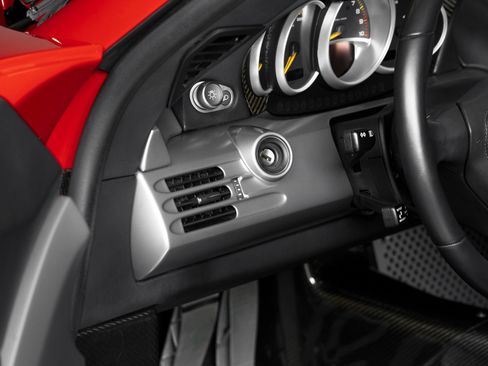 Used 2004 Porsche Carrera GT RWD image 16