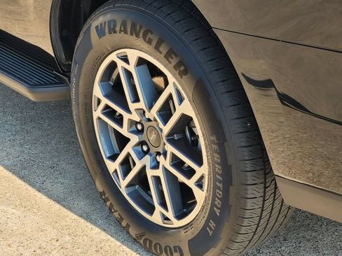 Used 2025 Ford Expedition Max Active RWD image 7