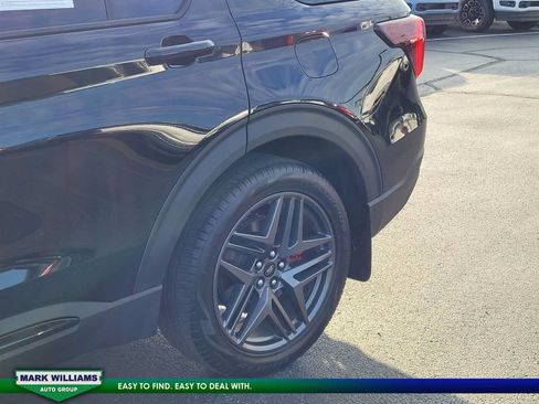 Used 2025 Ford Explorer ST AWD/4WD image 9