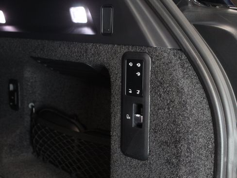 Used 2024 Land Rover Range Rover SV AWD/4WD image 97