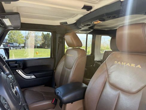 Used 2013 Jeep Wrangler Unlimited Sahara w/ Dual Top Group AWD/4WD image 14