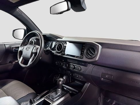 Used 2022 Toyota Tacoma TRD Off-Road AWD/4WD image 27