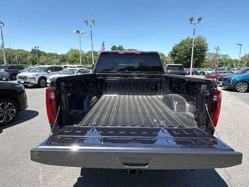 New 2026 GMC Sierra 2500 SLT w/ LPO, Black Badging Package AWD/4WD image 10