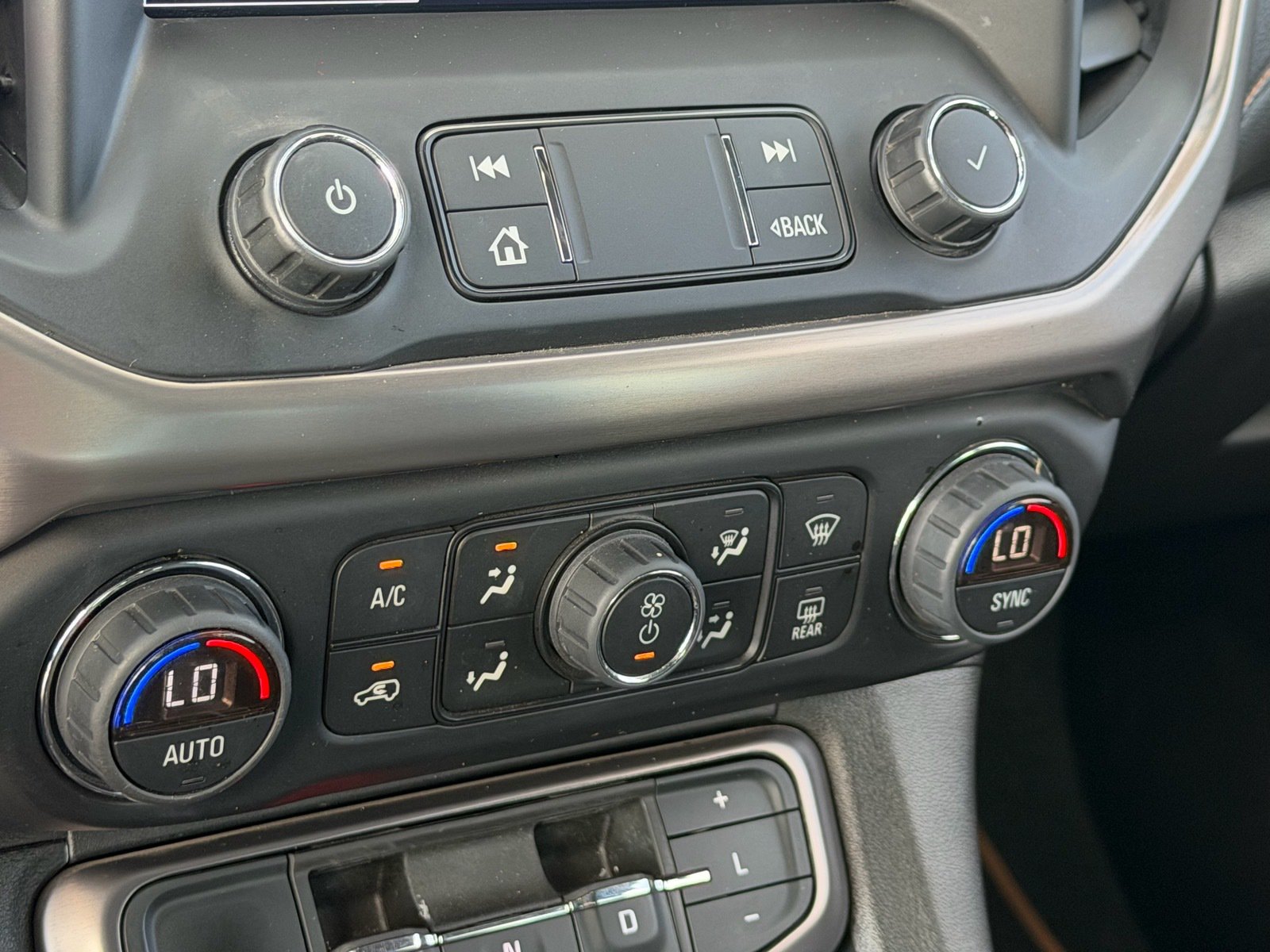 Used 2022 GMC Acadia AT4 w/ Preferred Package AWD/4WD image 30