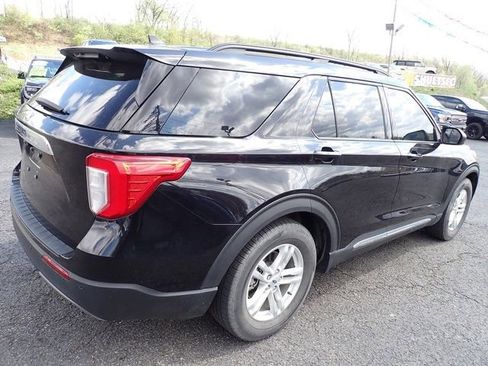 Used 2023 Ford Explorer XLT w/ Equipment Group 202A image 6