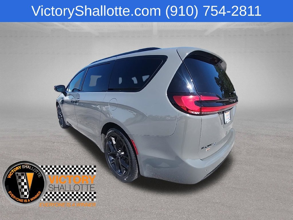 Used 2025 Chrysler Pacifica Limited FWD image 33