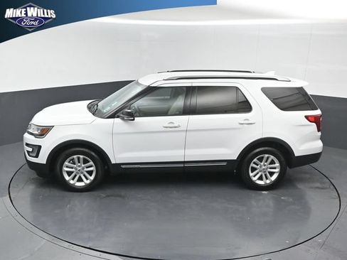 Used 2017 Ford Explorer XLT w/ Equipment Group 202A FWD image 12