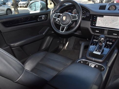 Used 2023 Porsche Cayenne Platinum Edition image 15