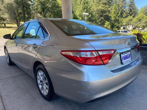 Used 2015 Toyota Camry LE FWD image 3