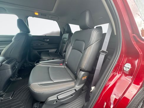 Used 2024 Nissan Pathfinder SL w/ SL Premium Package FWD image 14