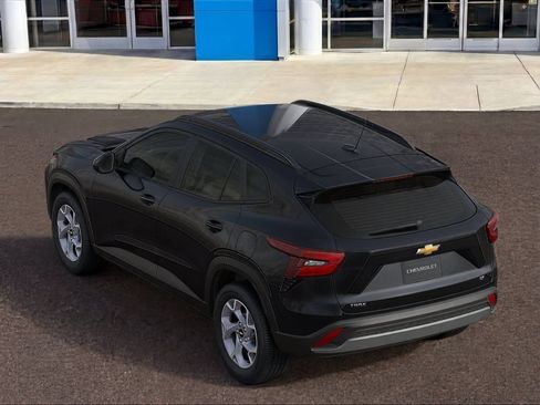 New 2026 Chevrolet Trax LT w/ LT Convenience Package FWD image 2