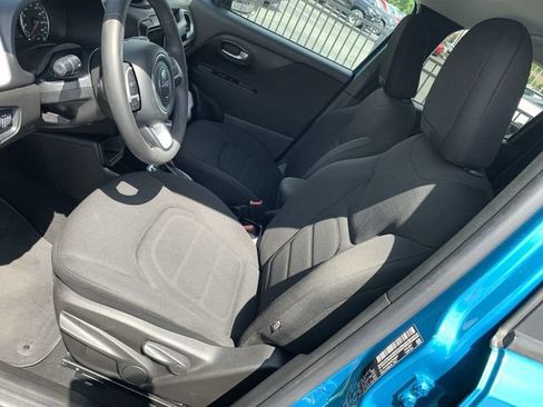 Used 2019 Jeep Renegade Latitude FWD image 18