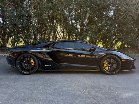 Used 2017 Lamborghini Aventador S image 4