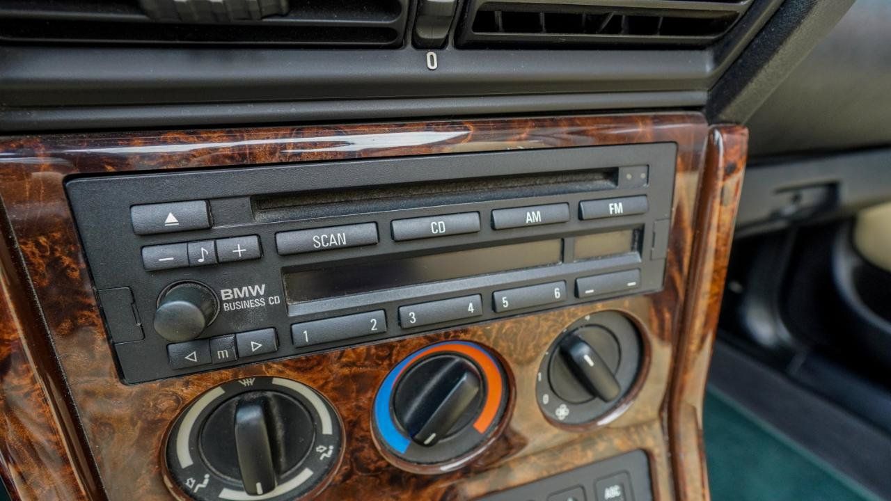 Used 1999 BMW Z3 2.8 RWD image 24