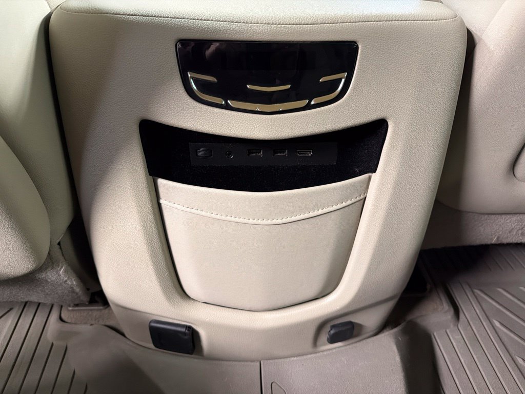 Used 2018 Cadillac Escalade Premium Luxury AWD/4WD image 34