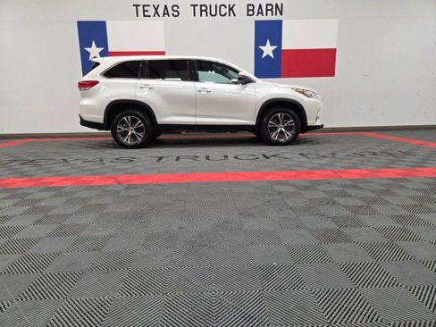 Used 2019 Toyota Highlander LE image 10