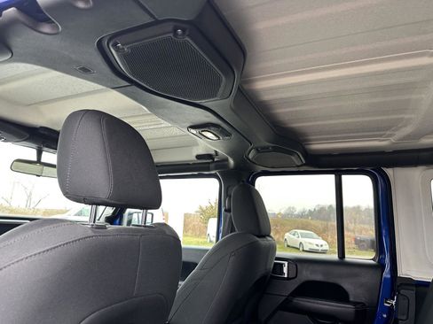 Used 2018 Jeep Wrangler Unlimited Sahara w/ Cold Weather Group image 18