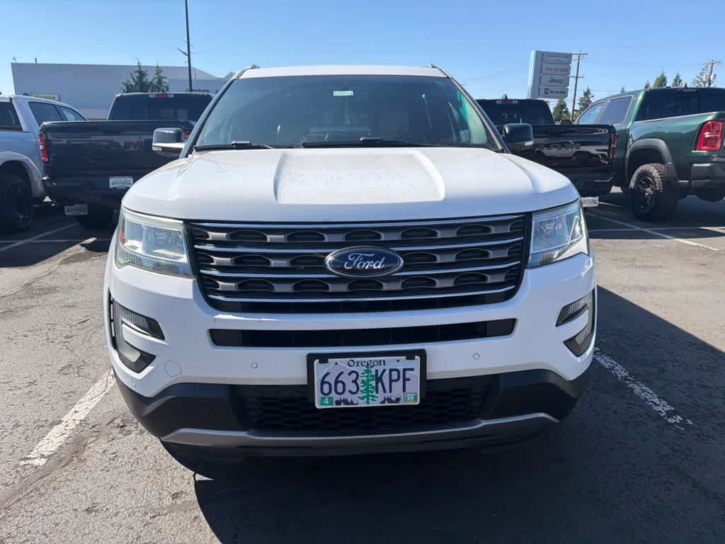Used 2016 Ford Explorer XLT w/ Equipment Group 202A AWD/4WD image 2